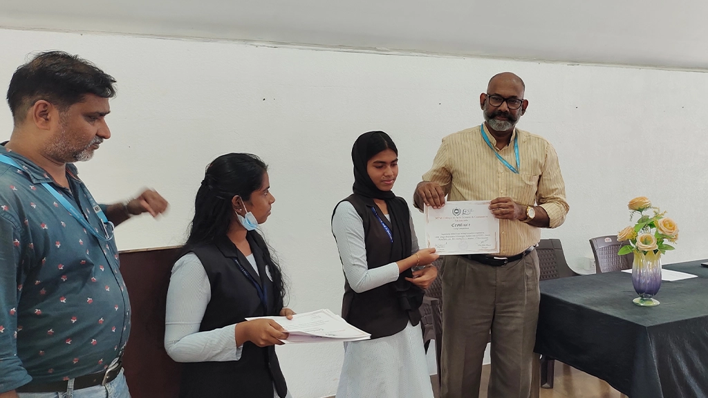 ആൾകണ്ണാടി കഥാസമാഹാരം ചർച്ച