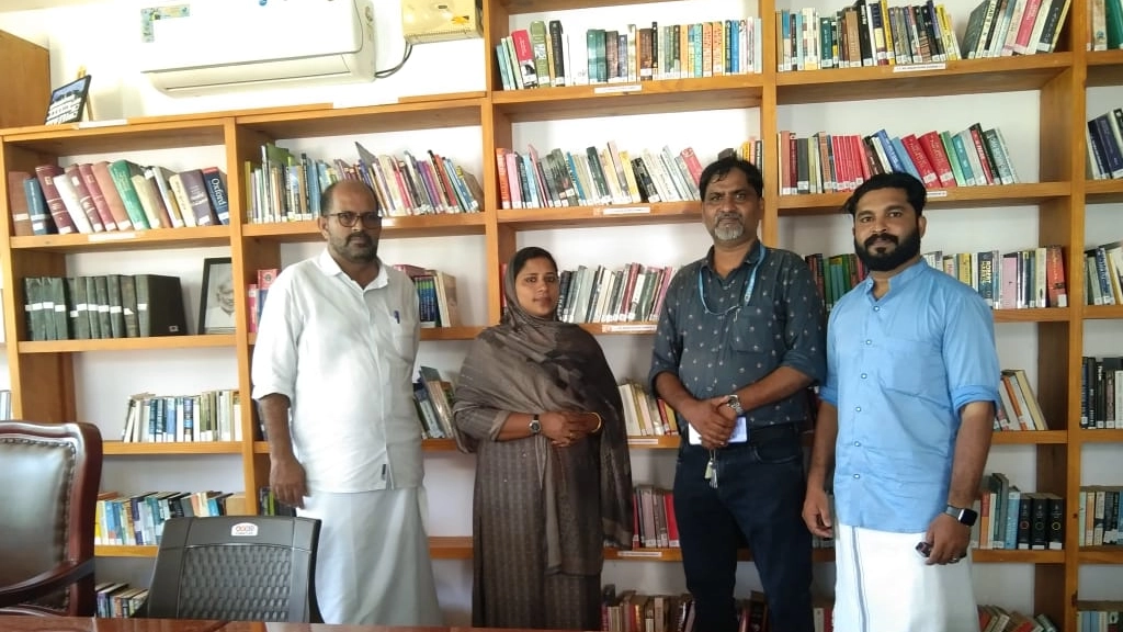 കോളേജ് ലൈബ്രറി സന്ദർശിച്ചു.